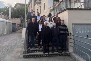 Foto di gruppo con Vescovo Francesco a Cassinone in occasione del Pellegrinaggio pastorale 2024