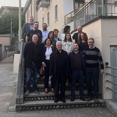 Foto di gruppo con Vescovo Francesco a Cassinone in occasione del Pellegrinaggio pastorale 2024