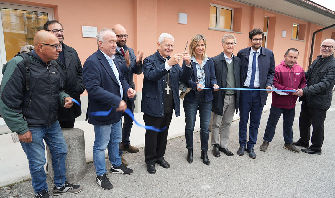 Caritas Bergamo inaugurazione nuove docce per i senzatetto