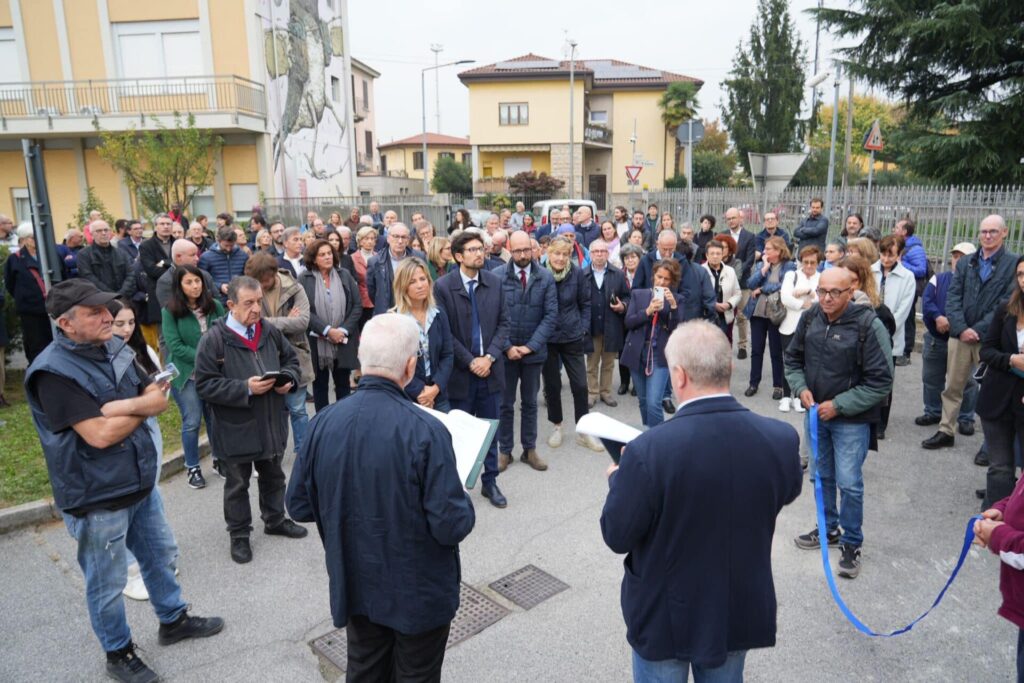 Inaugurazione nuove doccie. Caritas Bergamo Vescovo Francesco